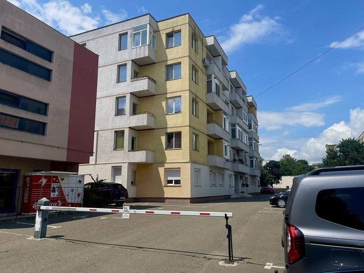 Apartament cu 2 camere decomandat în Milcov