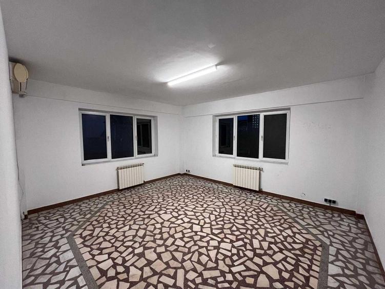 Spațiu comercial, de 220 mp, în Uverturii