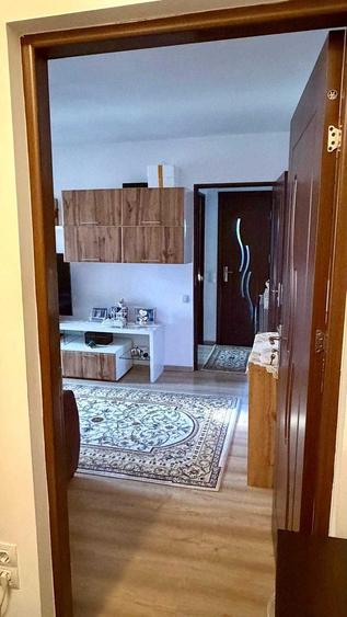 Apartament cu 2 camere semidecomandat în Est