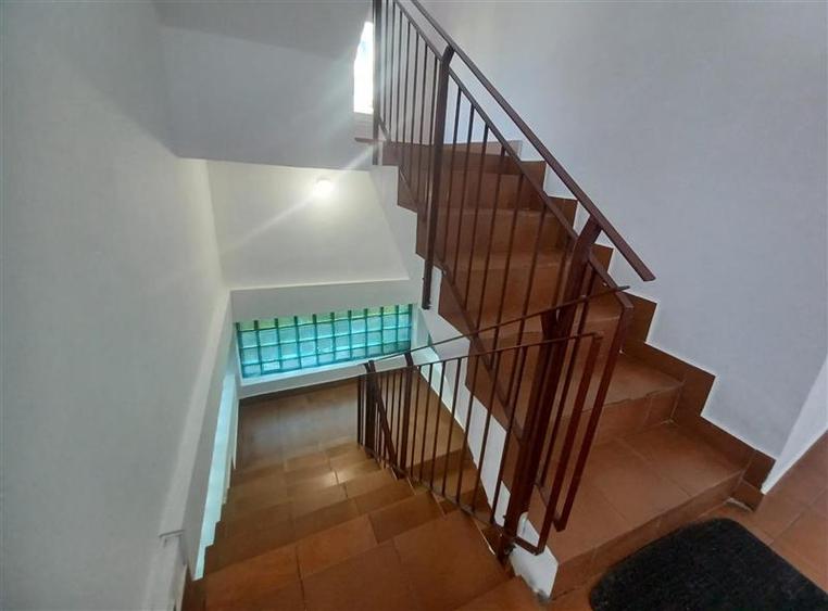 Casă individuală cu 6 camere cu Canalizare în Dristor