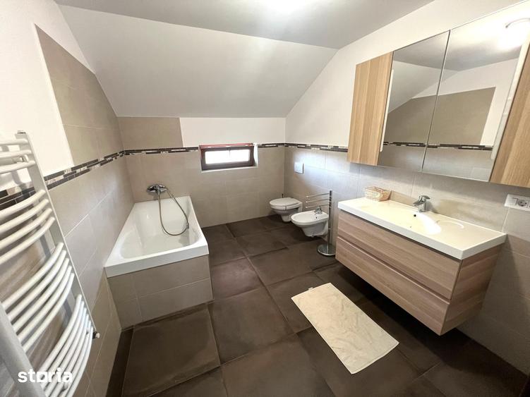 Casă cu 5 camere cu Teren 1250 Mp în Sud