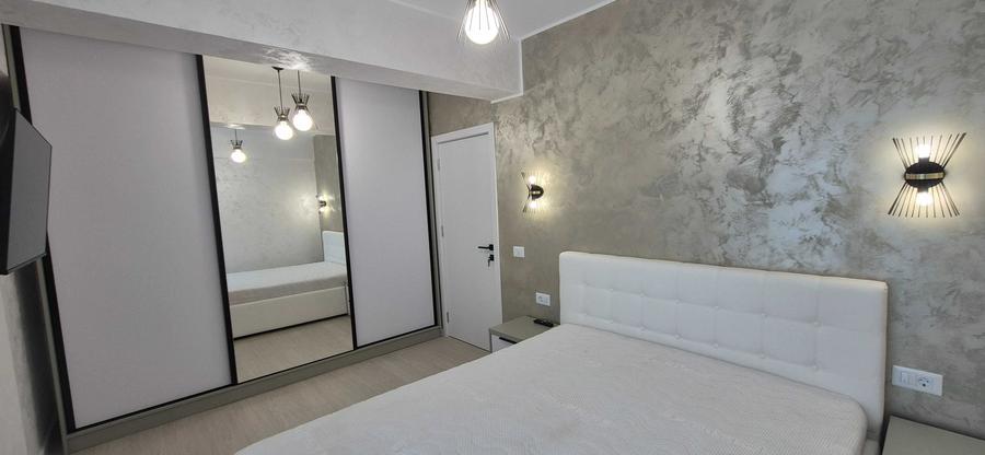 Apartament cu 3 camere decomandat în Exterior Vest