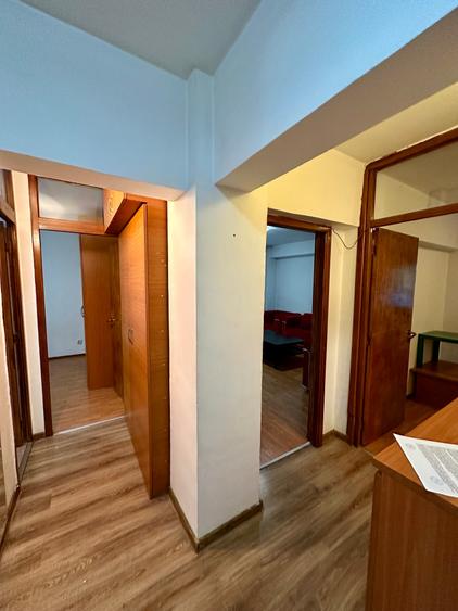 Apartament cu 3 camere decomandat în Tei