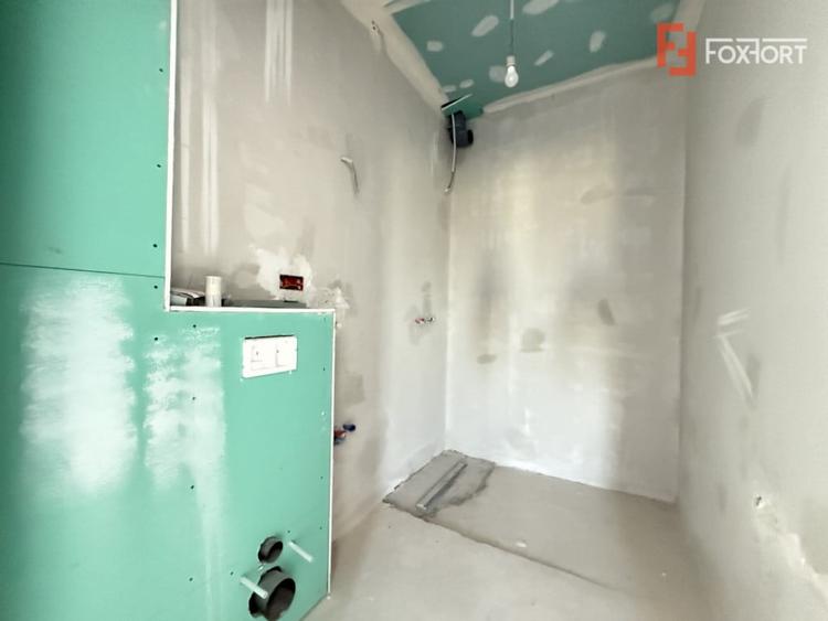 Apartament cu 4 camere în Torontalului