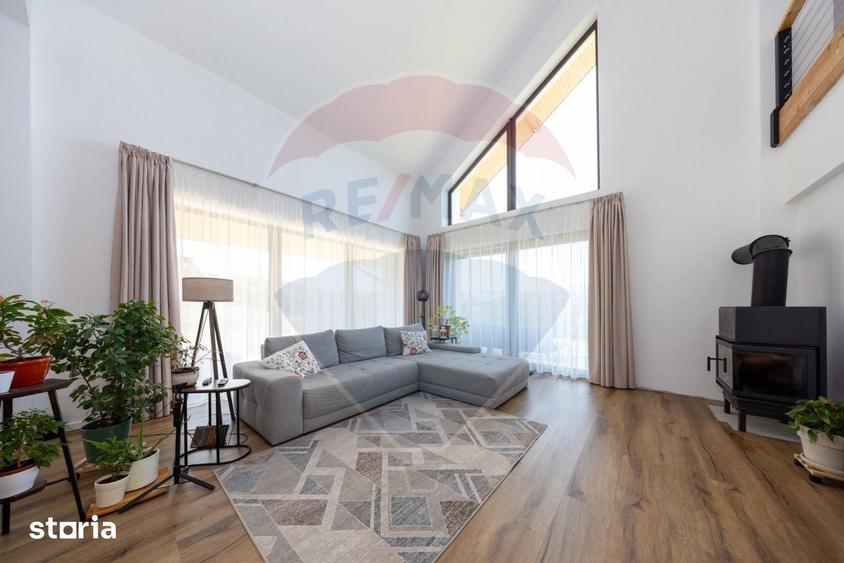 Casă cu 5 camere cu Teren 2481 Mp în Bran