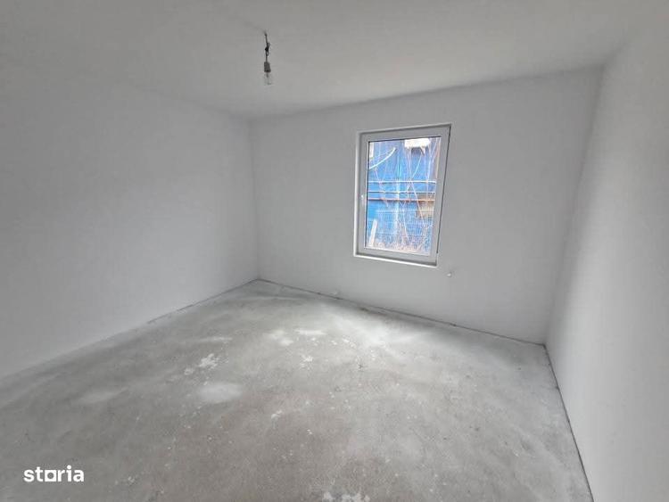 Casă cu 9 camere cu Teren 1500 Mp în Central