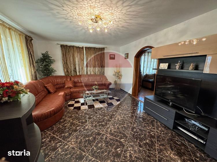 Casă cu 6 camere cu Teren 1526 Mp în Bolotești