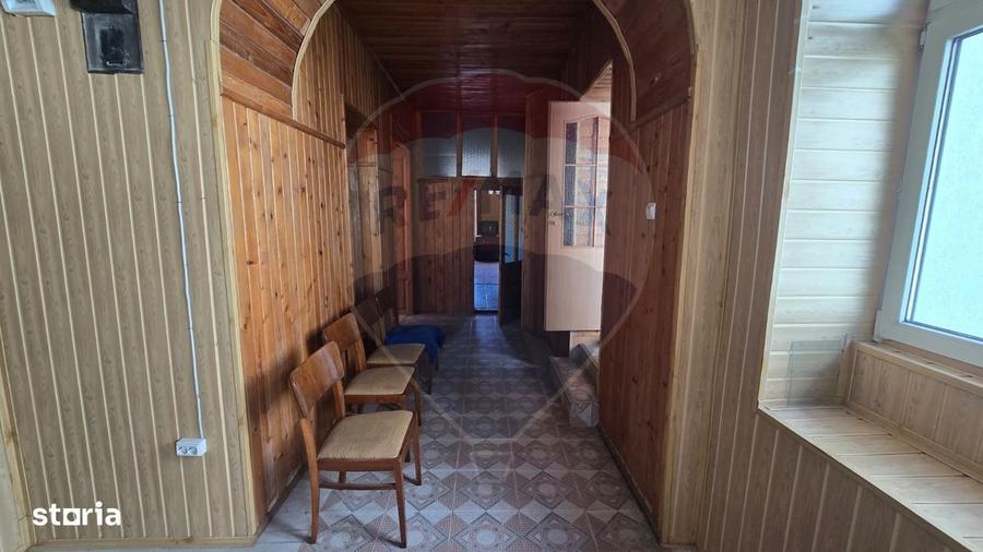Casă cu 4 camere în Central