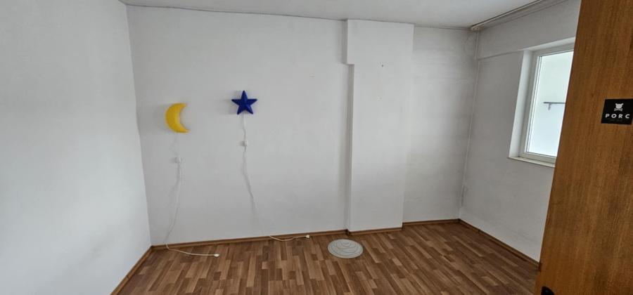 Apartament cu 4 camere decomandat în Pantelimon