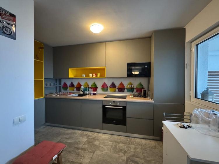 Apartament cu 3 camere decomandat în Jiului