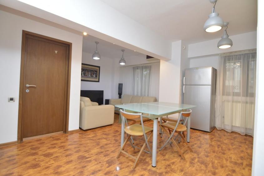 Apartament cu 3 camere decomandat, mobilat în Unirii