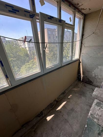 Apartament cu 3 camere semidecomandat în Victoriei