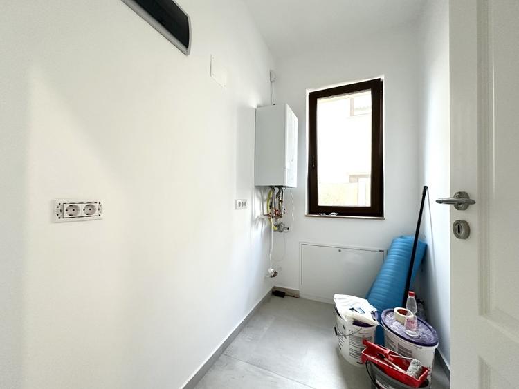 Duplex cu 5 camere cu Canalizare în Dumbrăvița