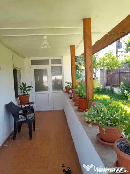 Casă cu 2 camere cu Teren 1800 Mp în Central