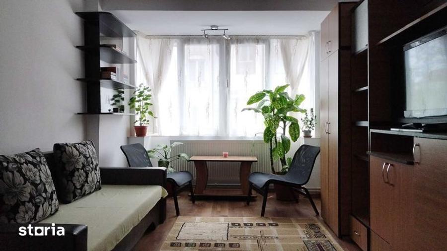 Inchiriez Apartament cu Doua Camere pe Termen Lung in Zona Centrala - 1