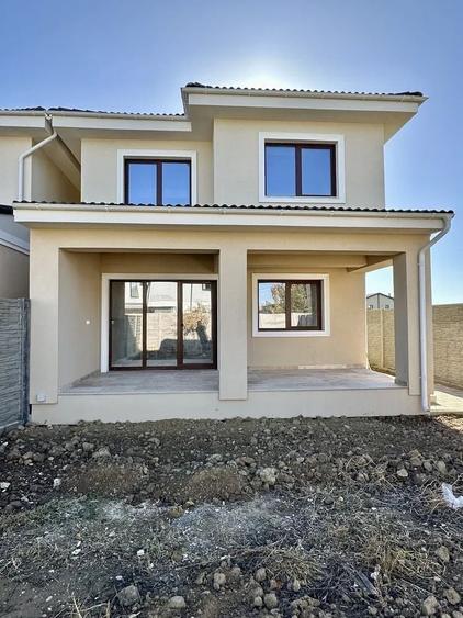 Duplex cu 5 camere cu Canalizare în Chișoda
