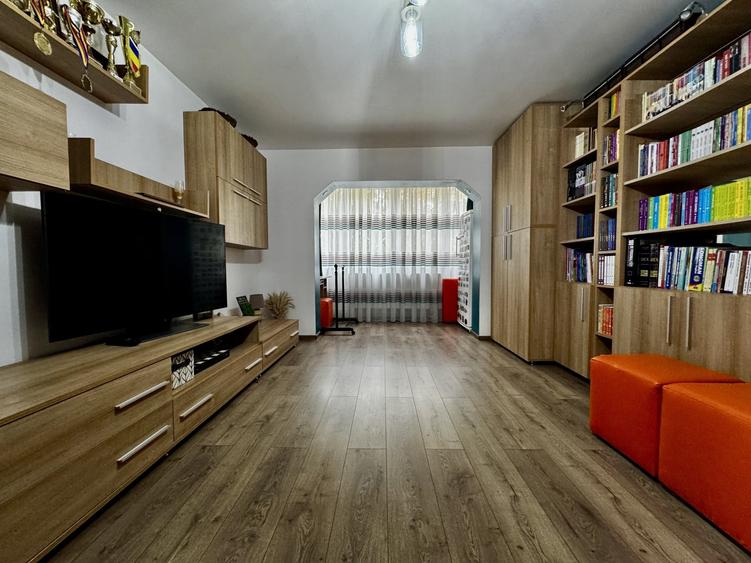Apartament cu 4 camere decomandat, mobilat în Lipovei