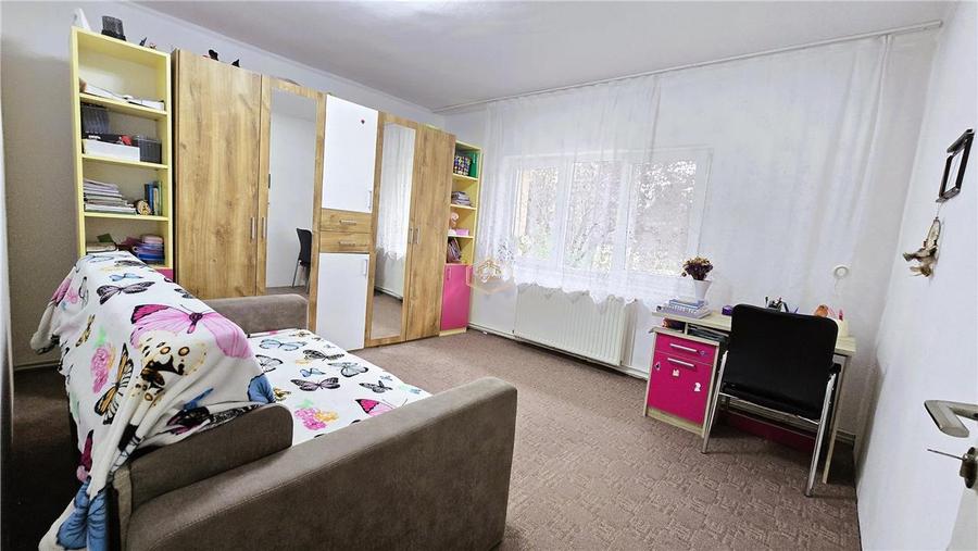 Apartament cu 3 camere decomandat, mobilat în Micro 17