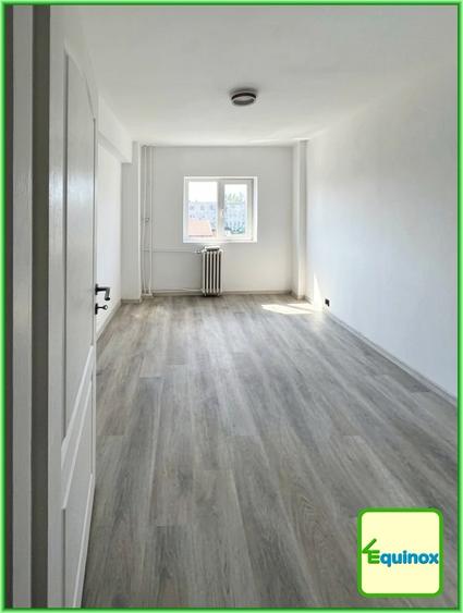 Apartament cu 4 camere decomandat în Malu Roșu