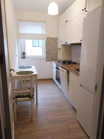Apartament cu 3 camere decomandat, mobilat în Florești