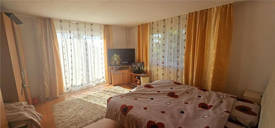Casă individuală cu 8 camere cu Teren 800 Mp în Beliș