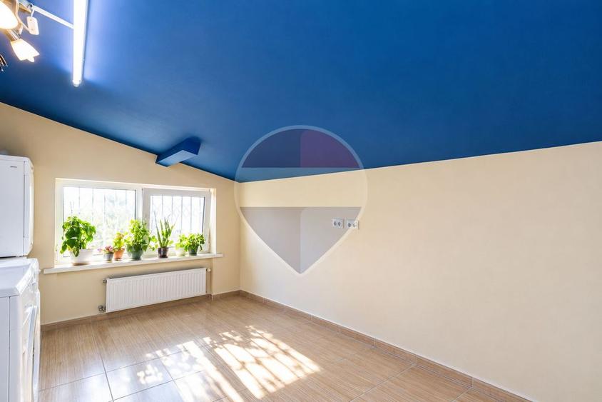 Apartament cu 6 camere semidecomandat, mobilat în Apărătorii Patriei