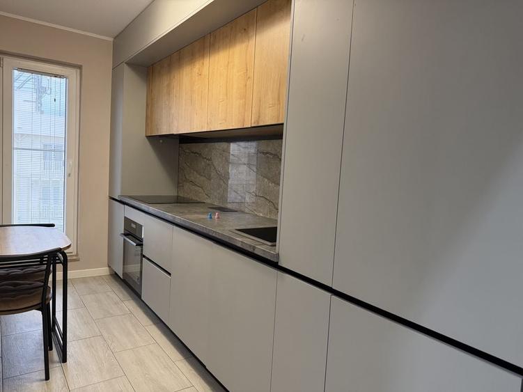 Apartament cu 3 camere decomandat în Tunari