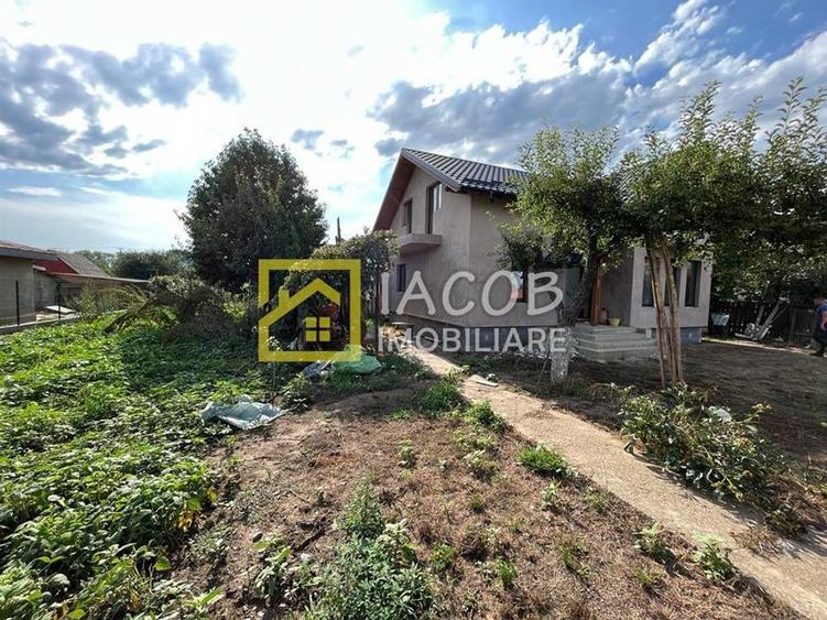 Casă individuală cu 4 camere cu Teren 1070 Mp în Itești