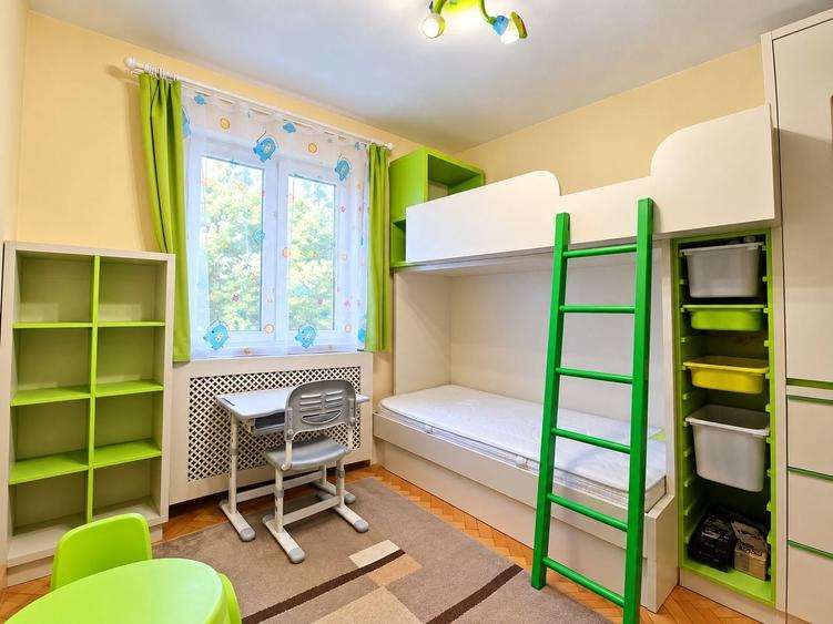 Apartament cu 3 camere semidecomandat, mobilat în Gheorgheni