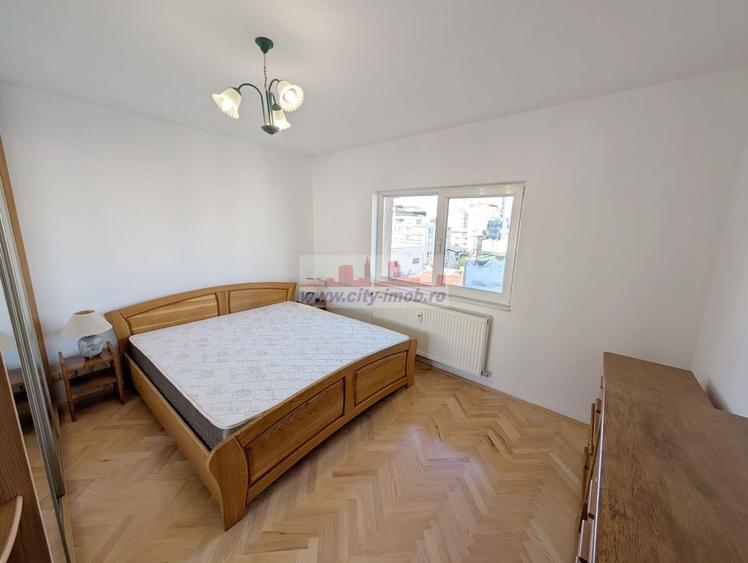 Apartament cu 2 camere decomandat în Victoriei