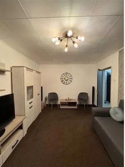 Apartament cu 2 camere decomandat, mobilat în Tei