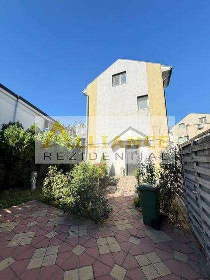Duplex cu 4 camere cu Canalizare în Central