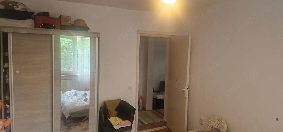 Apartament cu 3 camere semidecomandat în Central