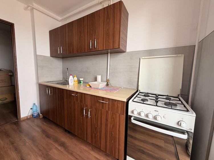 Apartament cu 3 camere în Crângași