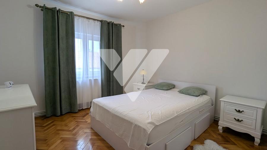 Apartament cu 3 camere decomandat, mobilat în Central