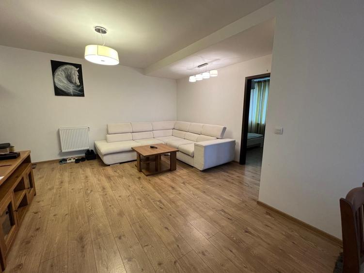 Apartament cu 3 camere decomandat în Florești