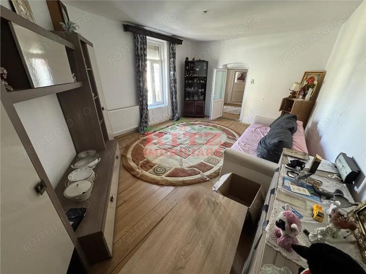 Casă cu 3 camere cu Teren 705 Mp în Piatra