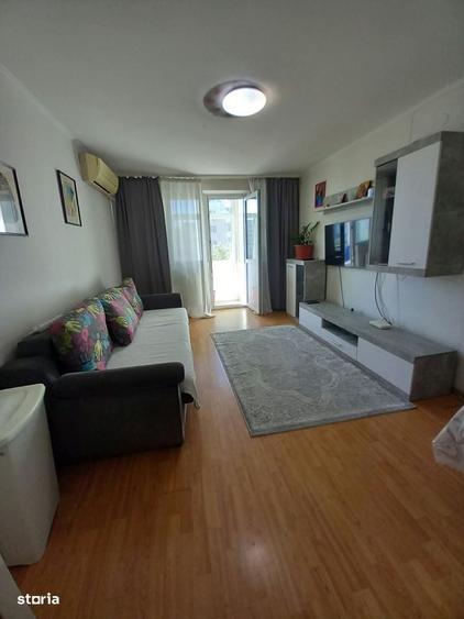 Apartament cu 3 camere semidecomandat în Dobroești