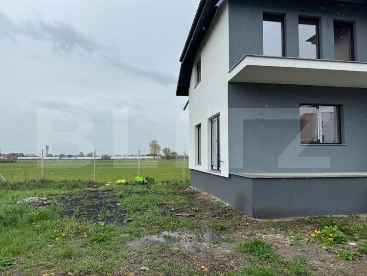 Duplex cu 4 camere cu Canalizare în Central