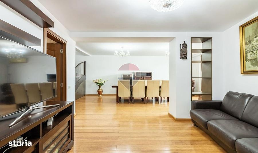 Apartament cu 4 camere în Unirii