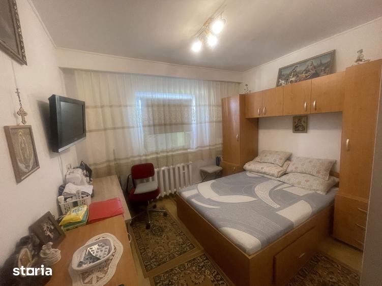 Apartament cu 3 camere decomandat în Sub Arini