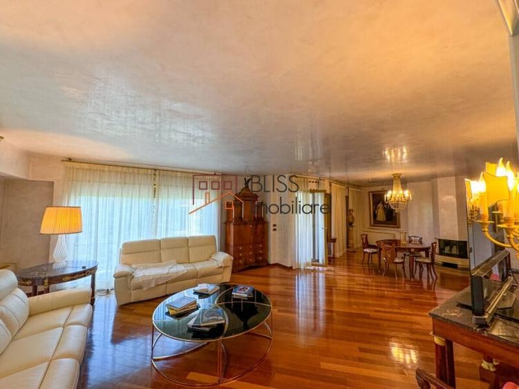 Apartament cu 4 camere decomandat în Primăverii