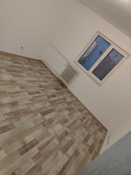 Apartament cu 2 camere semidecomandat în Berceni