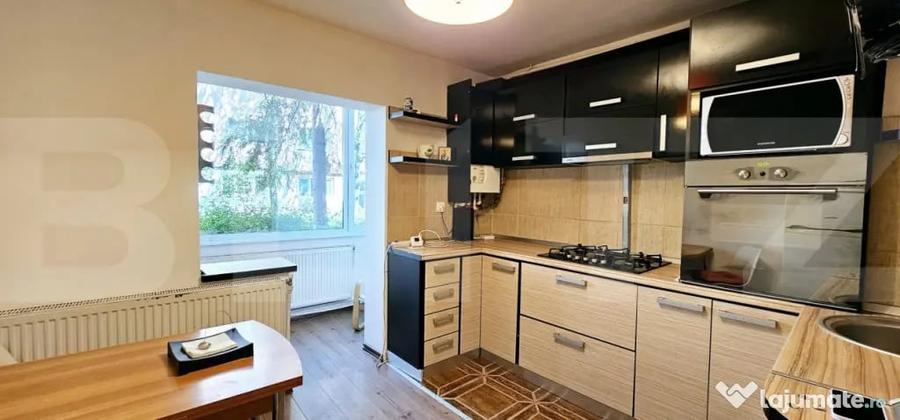 Apartament cu 3 camere decomandat, mobilat în Lenin