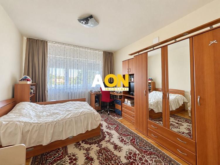 Apartament cu 4 camere decomandat, mobilat în Cetate