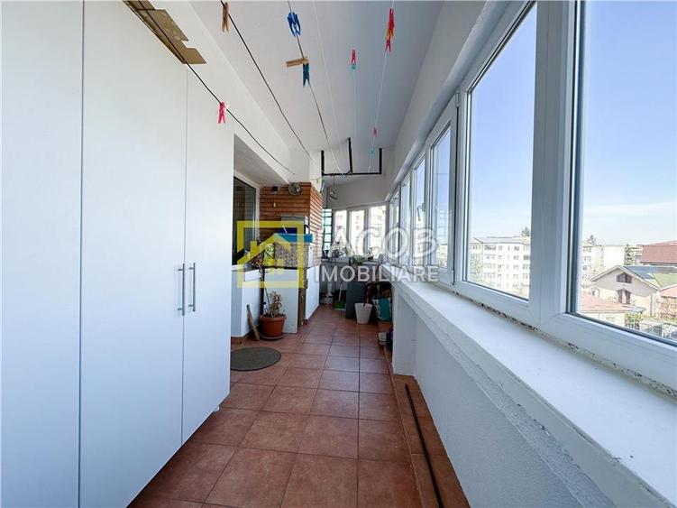 Apartament cu 4 camere decomandat în 9 Mai