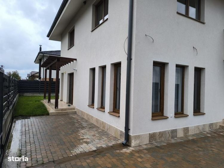 Casă cu 4 camere în Sânnicoară