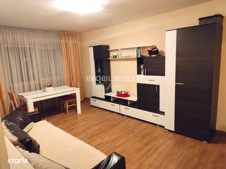 Apartament cu 3 camere decomandat în Cetate