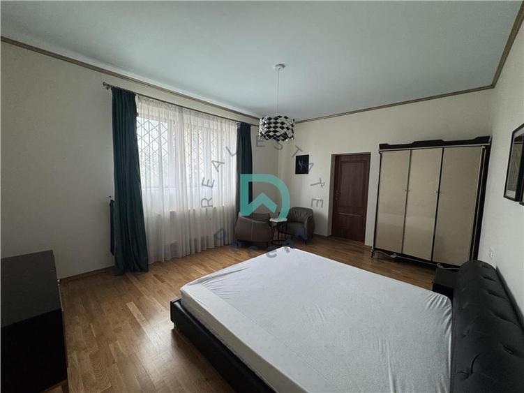 Apartament cu 2 camere semidecomandat, mobilat în Central