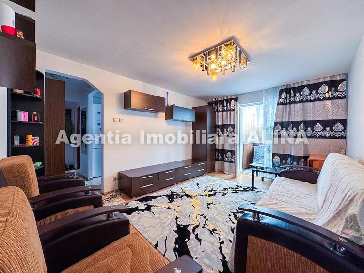 Apartament cu 3 camere semidecomandat în Micro 15